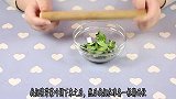 芹菜叶子不要扔，用开水泡一泡真厉害，解决了很多女性朋友的烦恼