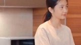 黄多多气质遗传爸爸从小特别爱做菜，每次家里有客人她都会露一手