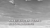 台风“剑鱼”来袭！竟有人海上冲浪“找刺激”，被海浪淹没卷上岸