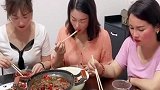 人穷但是志气不能穷的，自家人的饭桌上都被欺负，还是人吗