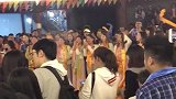 泸沽湖篝火晚会，摩梭族对歌唱某平台神曲