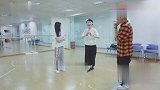 鞠婧祎跟京剧老师学唱，竟听得一脸呆滞，简直太可爱了！