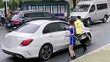 为外卖小哥的善举点赞！