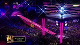 WWE-17年-经典回顾：第33届摔跤狂热女王班克斯乘坐复古豪车登场-精华