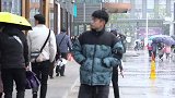 说好的亲亲抱抱举高高，为啥后两个都有了，就是不给亲亲