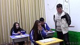 男同学早恋，老师假借质问跟他学习撩妹经验，没想反被学生戏耍