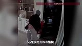 妈妈心疼女儿带娃辛苦，每天清晨上班前送饭，女儿从监控看到：内疚又惭愧