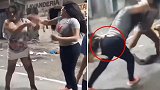 萨尔瓦多：两女子当街打架，流浪狗“助阵”咬掉一人裤子