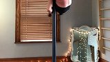 美女秀室内钢管舞 高难度动作秀大长腿