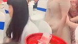 这样的习俗感觉好尴尬呀，我是接受不了！