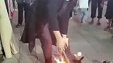 发哥赌博失败后街头卖艺
