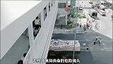 这个镜头让香港演员李元霸摔断了双腿，整个人几乎都散架了