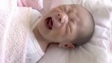 出生第13天的小宝宝，哭起来声音像驴子叫一样，又可怜又好笑