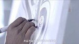 他们把汽车尾气做成墨水，用来画画