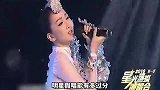 明星假唱有多过分萨顶顶唱歌话筒拿反，那英假唱也是我的歌