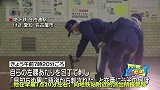日本奇葩大叔因不想上班拿刀捅自己，后被警方以妨害公务罪逮捕！