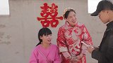 抠门小伙给新娘随礼，比666元多一点