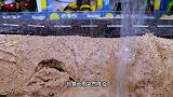 危险！雨天道路塌方，水管断裂，工程车一起帮忙搭建桥梁吧！