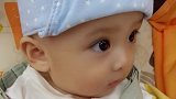 宝宝看什么呢，眼神好呆萌呀