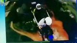 两男子滑翔伞坠亡监控曝光 坠落过程不到10秒