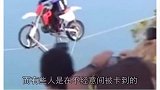 被困在奇怪地方的四个人