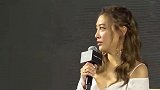 38岁应采儿晒庆生照 托腮灿笑蛋糕铺满玫瑰超浪漫