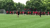 上港备战亚冠第二回合 胡尔克埃神缺席赛前训练