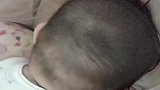 只要美女小姨一来，小外甥就树袋熊上身，小姨也很无奈啊！
