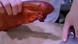 熏了三年的腊肉，撕掉猪皮一看，这东西能不能直接食用
