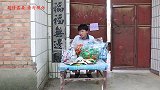 超市：甜甜和伙伴想到奇袭招数，结果来福赔光全部零食！