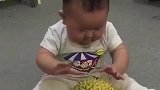 花大价钱买回家的榴莲，想不到儿子是这反应，真是太搞笑了