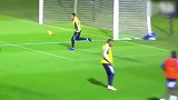 瓦拉内踢前锋？法国队内训练各种攻门没难度