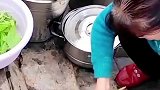 景区内居民用天然温泉煮米粉