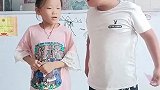 妹妹不分哥哥玩气球，气得哥哥直接把气球扎爆了