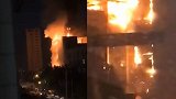 陕西渭南市公安局发生火灾 大火从楼顶烧到楼底