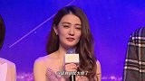 徐璐不要再瘦了！穿一字肩连衣短裙秀出“牙签腿”，看着让人心疼