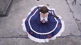 lo娘：穿上大裙摆的裙子就很想这样转个圈圈