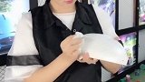 今天给后视镜 贴个蓝色的车膜吧 哈哈