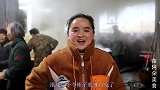 苗大姐朋友家熬甘蔗糖，一个一个棒子糖，纯天然制作熬糖工艺