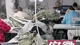 生活不易,女子打着点滴还在工作