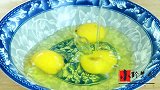 萝卜丝里面打入三颗鸡蛋，筷子一搅，不是汤也不是菜，上桌就光盘