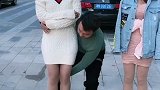 同时碰到前女友和现女友，你会怎么做