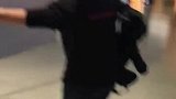 李现和粉丝调侃，把女粉丝聊到“要挂机”，网友不太聪明的亚子