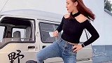 我们村的女汉子，面包车关不住车门，二话不说就换了一把接地气的