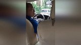 爆新鲜-20160618-女子遭遇“快车”司机威胁 不给好评被反锁车内
