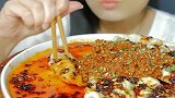 不露脸小姐姐，吃麻辣水饺