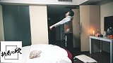 小伙装鬼吓跑女骗子，大快人心