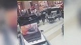 小偷疯狂逃窜，休假特警1秒切换战斗模式，追到小偷体力不支等抓