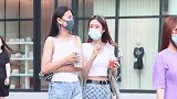 雨后凉爽宜人，美女们穿搭时尚来逛街，长裙短裙真好看
