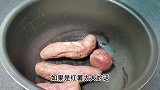 原来烤红薯这么简单，一个电饭锅就搞定，不加一点水，个个流糖汁